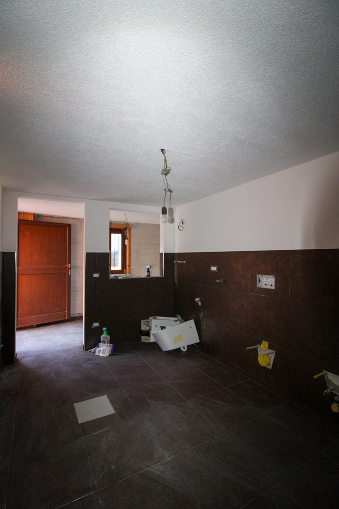 Casa indipendente con box doppio a San Nazzaro Val Cavargna