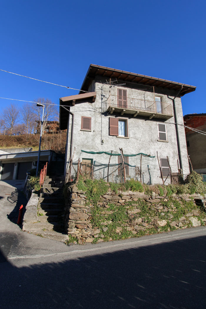 Casa indipendente con giardino a San Nazzaro Val Cavargna