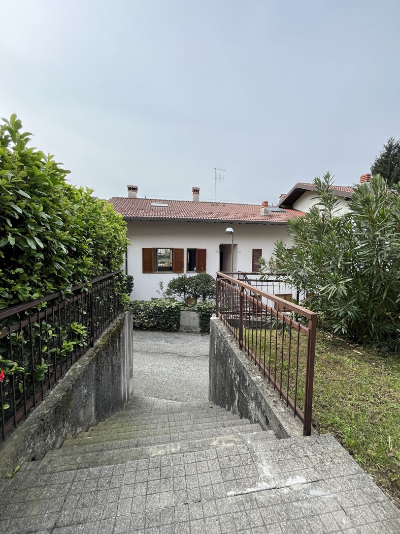 Trilocale in vendita a Faggeto Lario