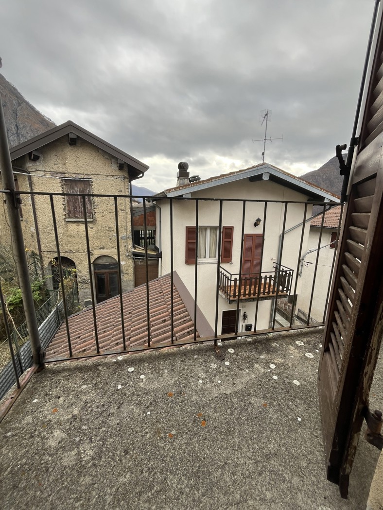 Casa indipendente da ristrutturare a Cusino