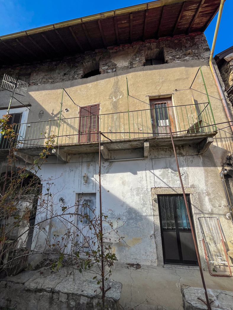 Casa indipendente con giardino a Alta Valle Intelvi