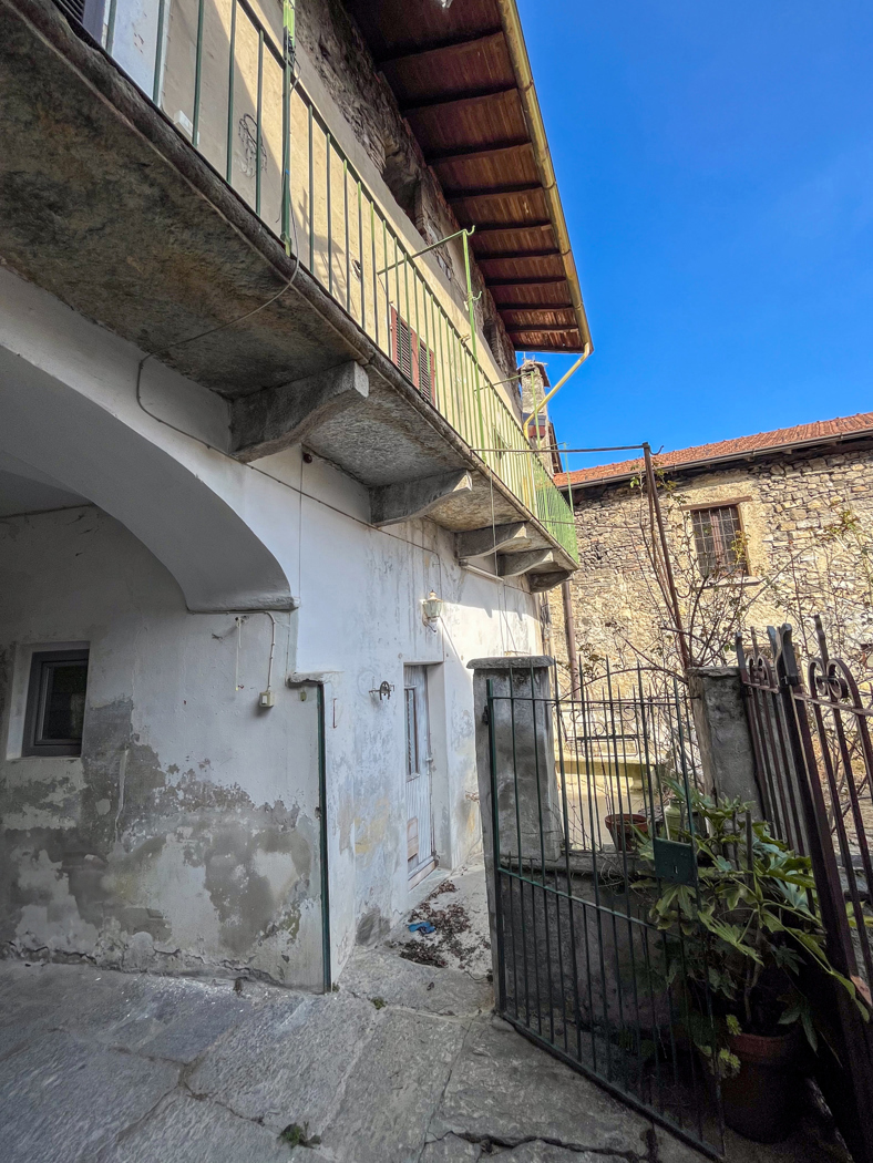 Casa indipendente con giardino a Alta Valle Intelvi