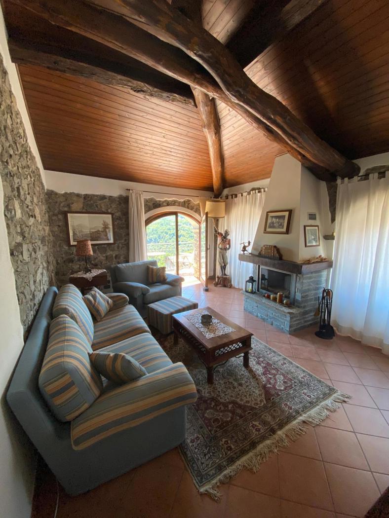 Casa indipendente ristrutturata a Alta Valle Intelvi