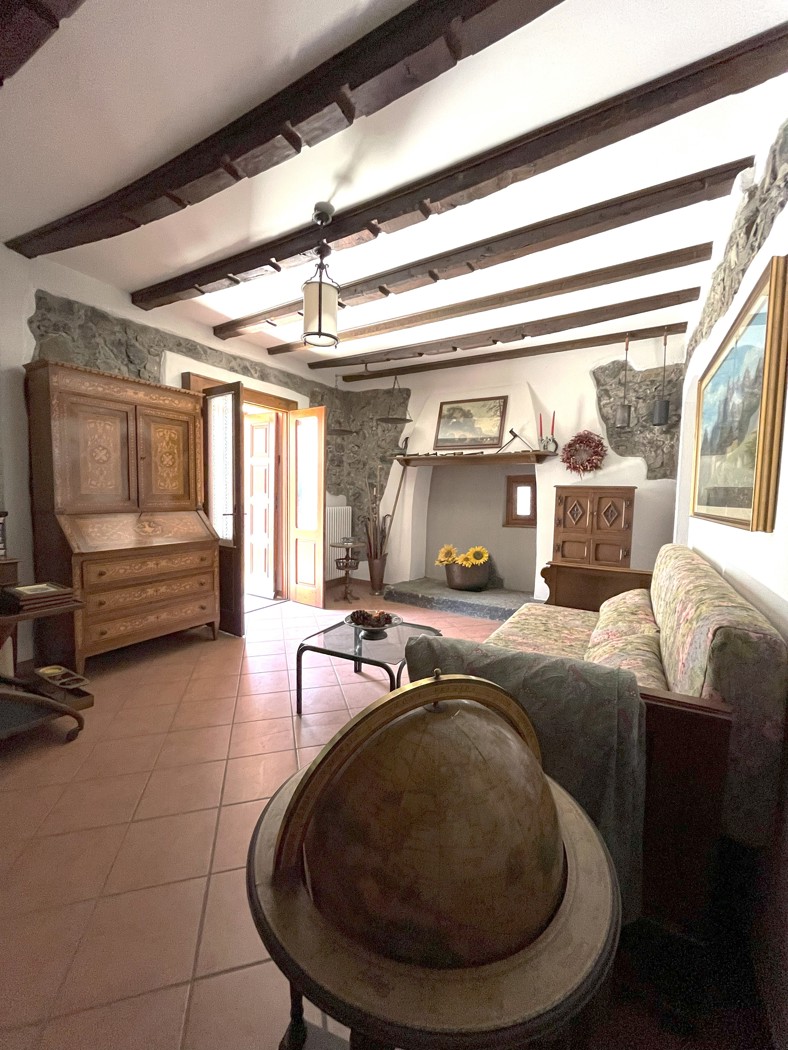 Casa indipendente ristrutturata a Alta Valle Intelvi