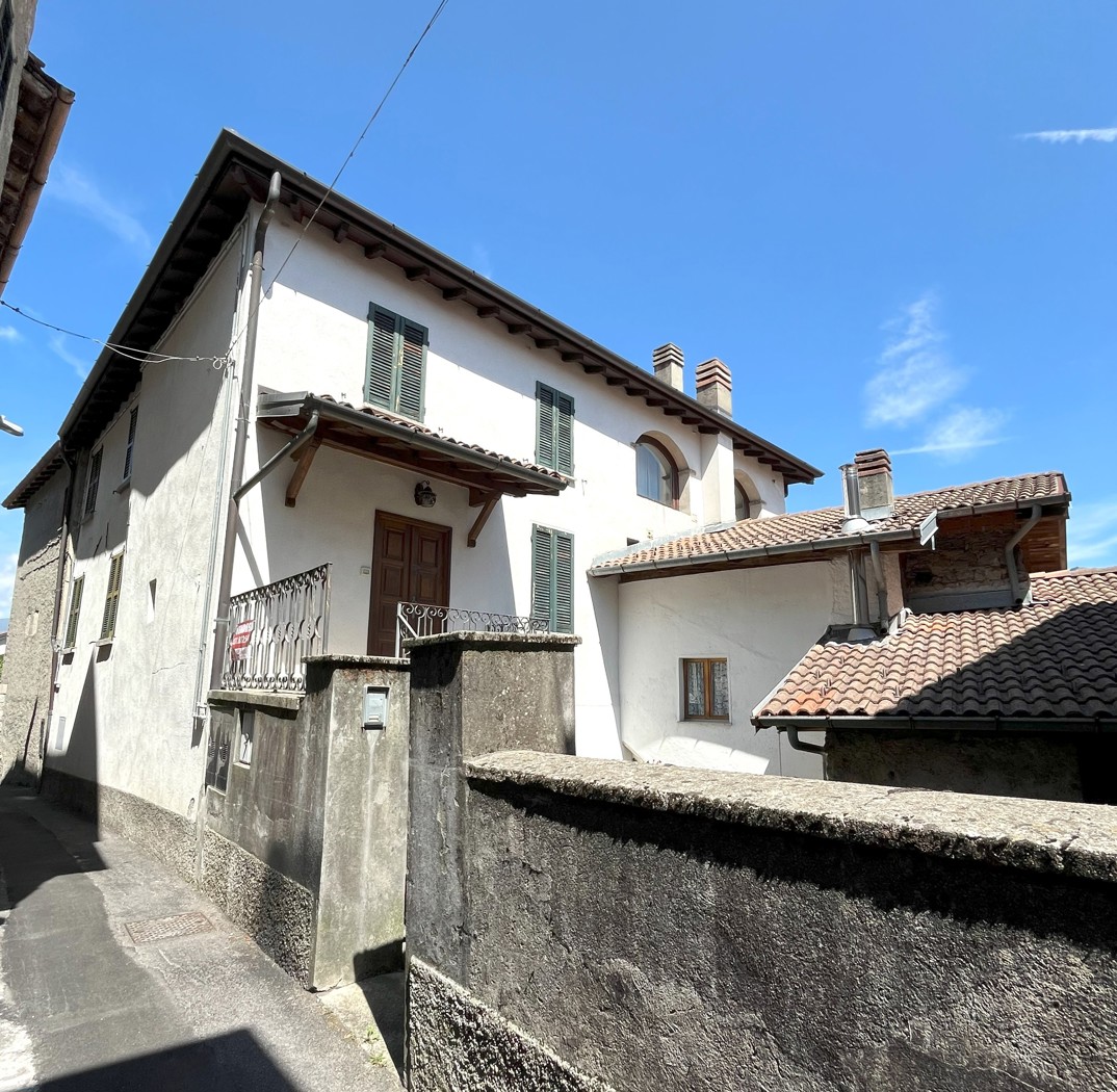 Casa indipendente ristrutturata a Alta Valle Intelvi