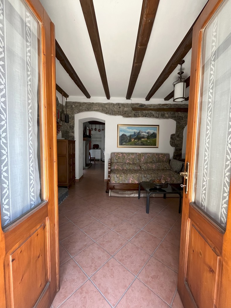 Casa indipendente ristrutturata a Alta Valle Intelvi