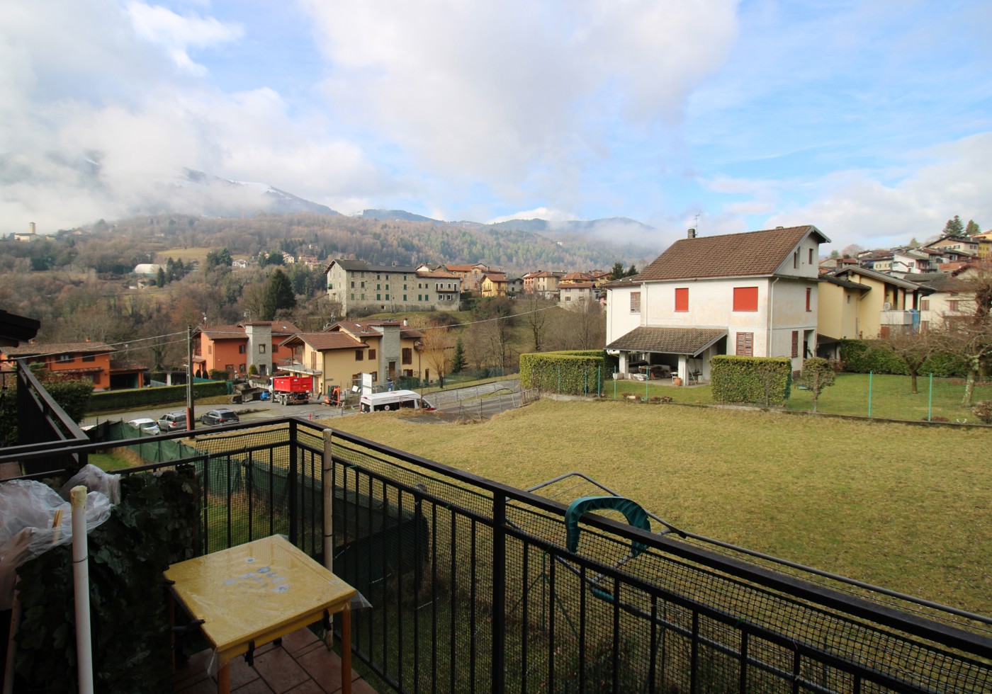 Quadrilocale in vendita a Centro Valle Intelvi