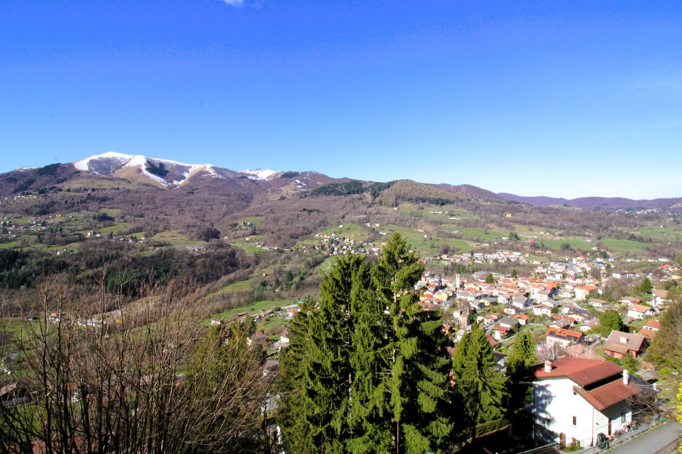Quadrilocale in vendita a Centro Valle Intelvi