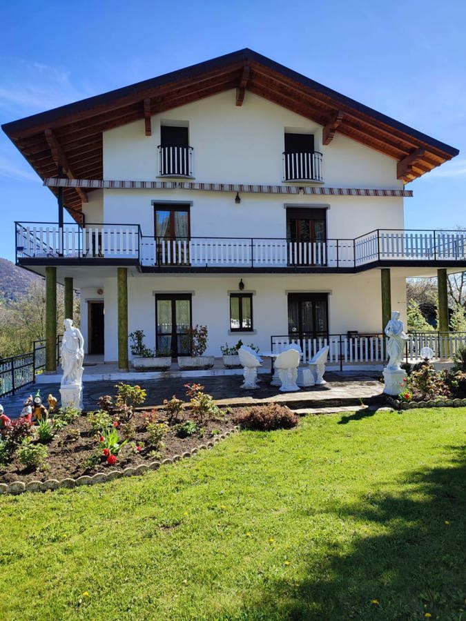 Bilocale arredato in affitto a Centro Valle Intelvi