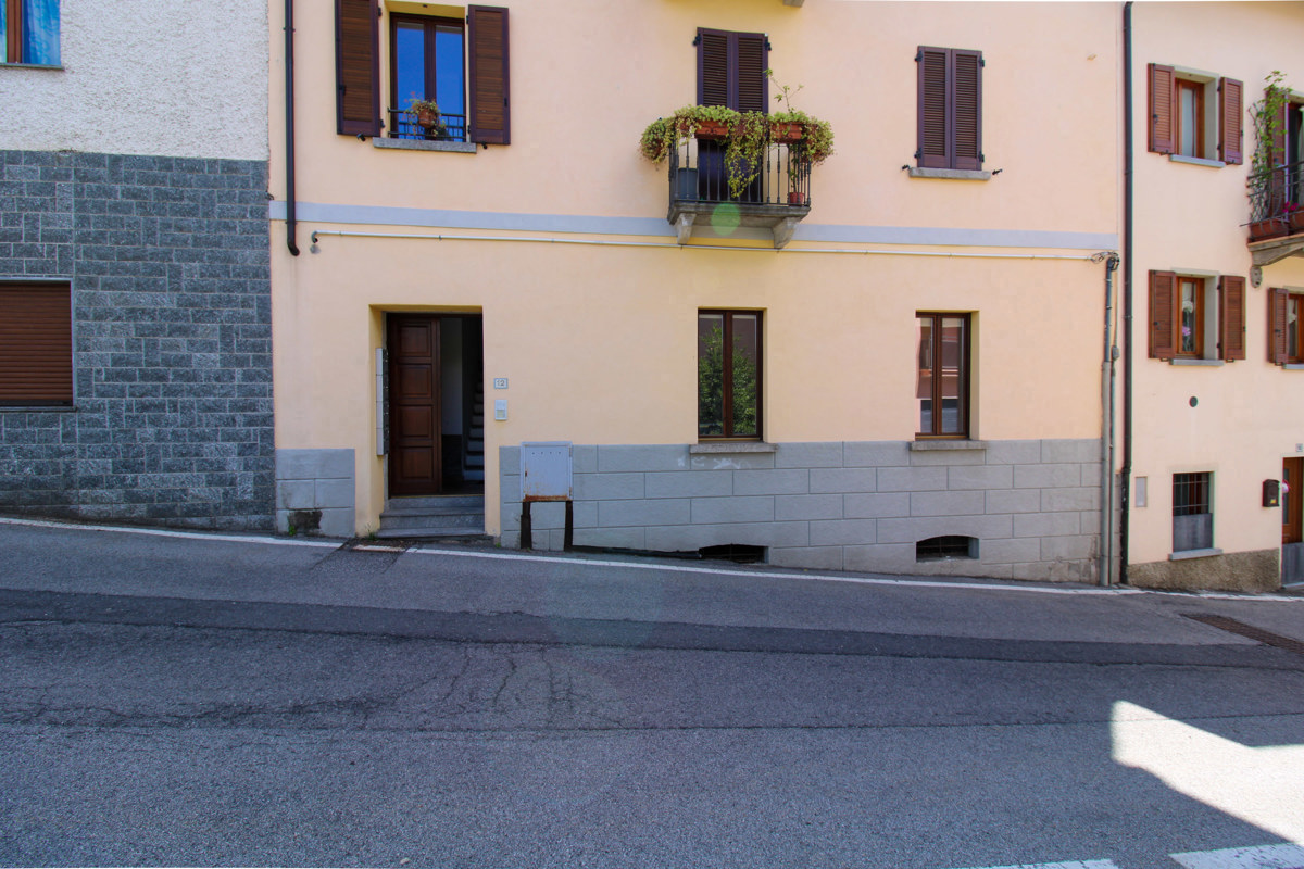 Bilocale arredato in affitto a Laino
