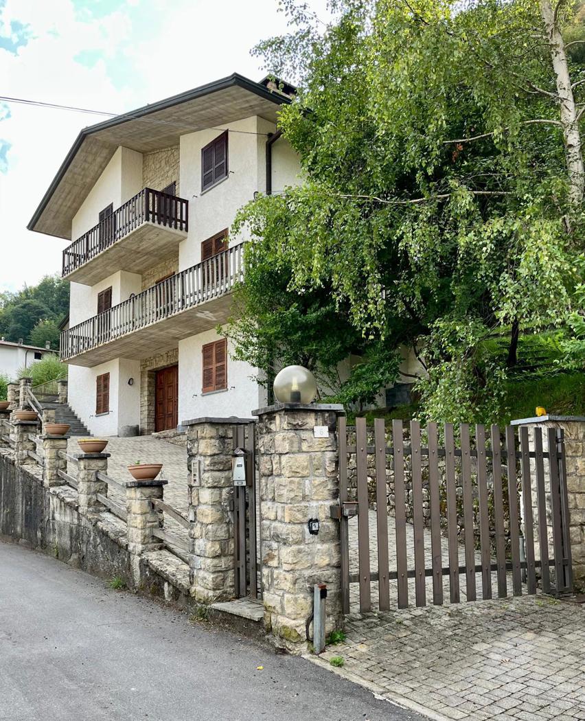 Villa in vendita a Schignano