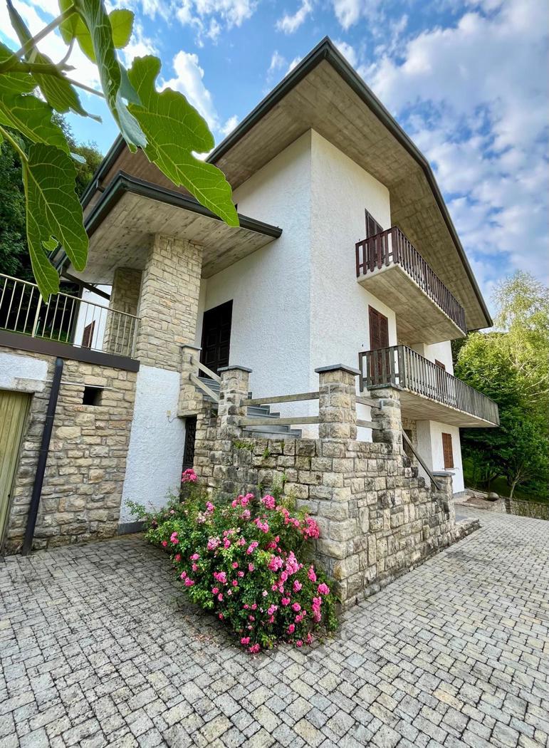 Villa in vendita a Schignano