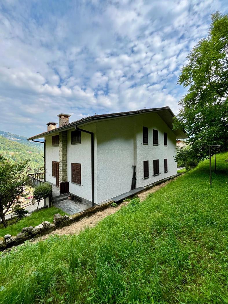 Villa in vendita a Schignano