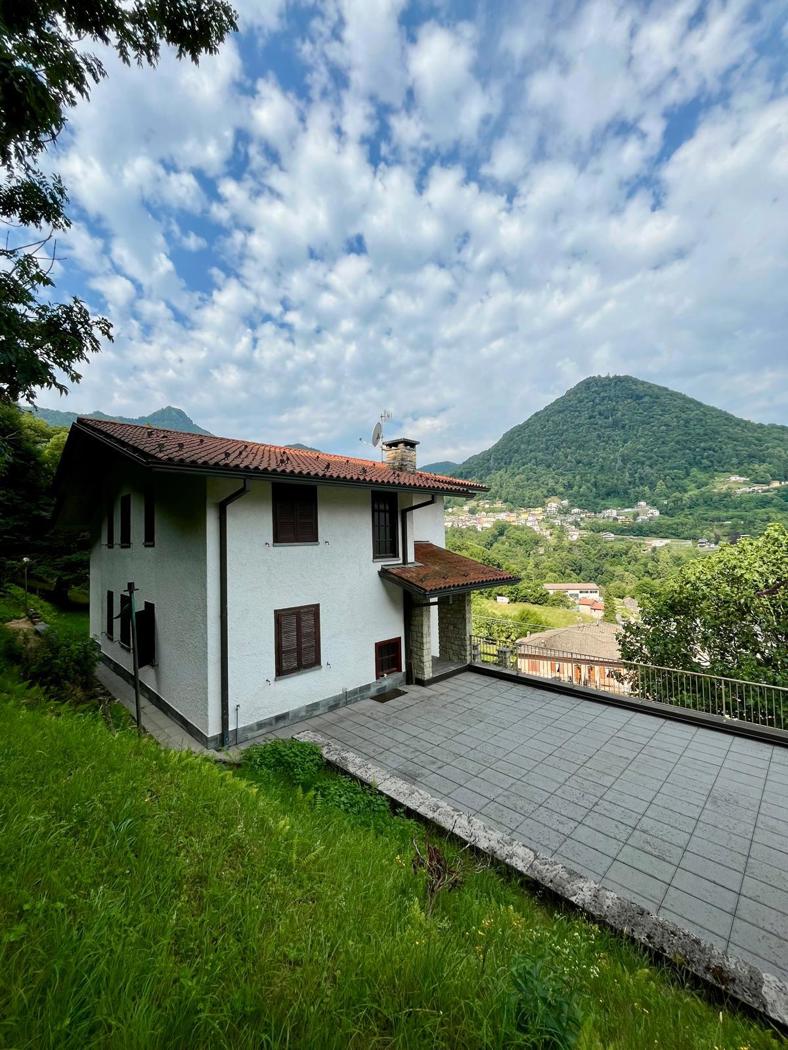 Villa in vendita a Schignano