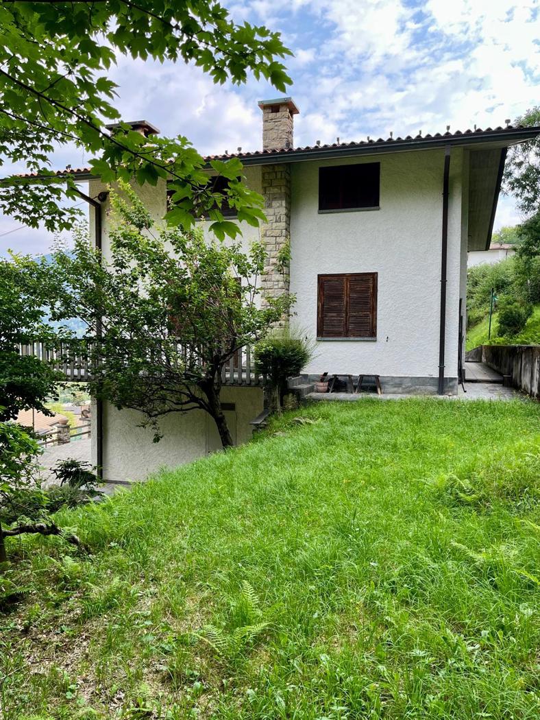 Villa in vendita a Schignano