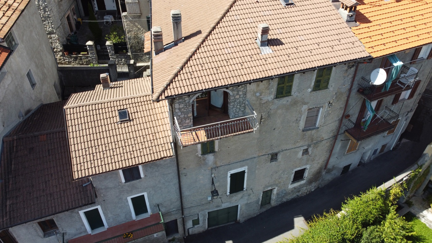 Casa indipendente ristrutturata a Alta Valle Intelvi
