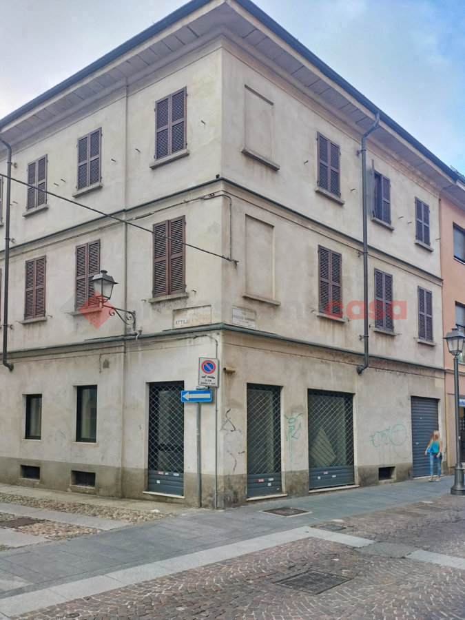 Stabile/Palazzo in vendita a Novara