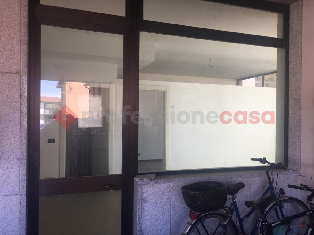 Ufficio con box a Fontaneto d'Agogna