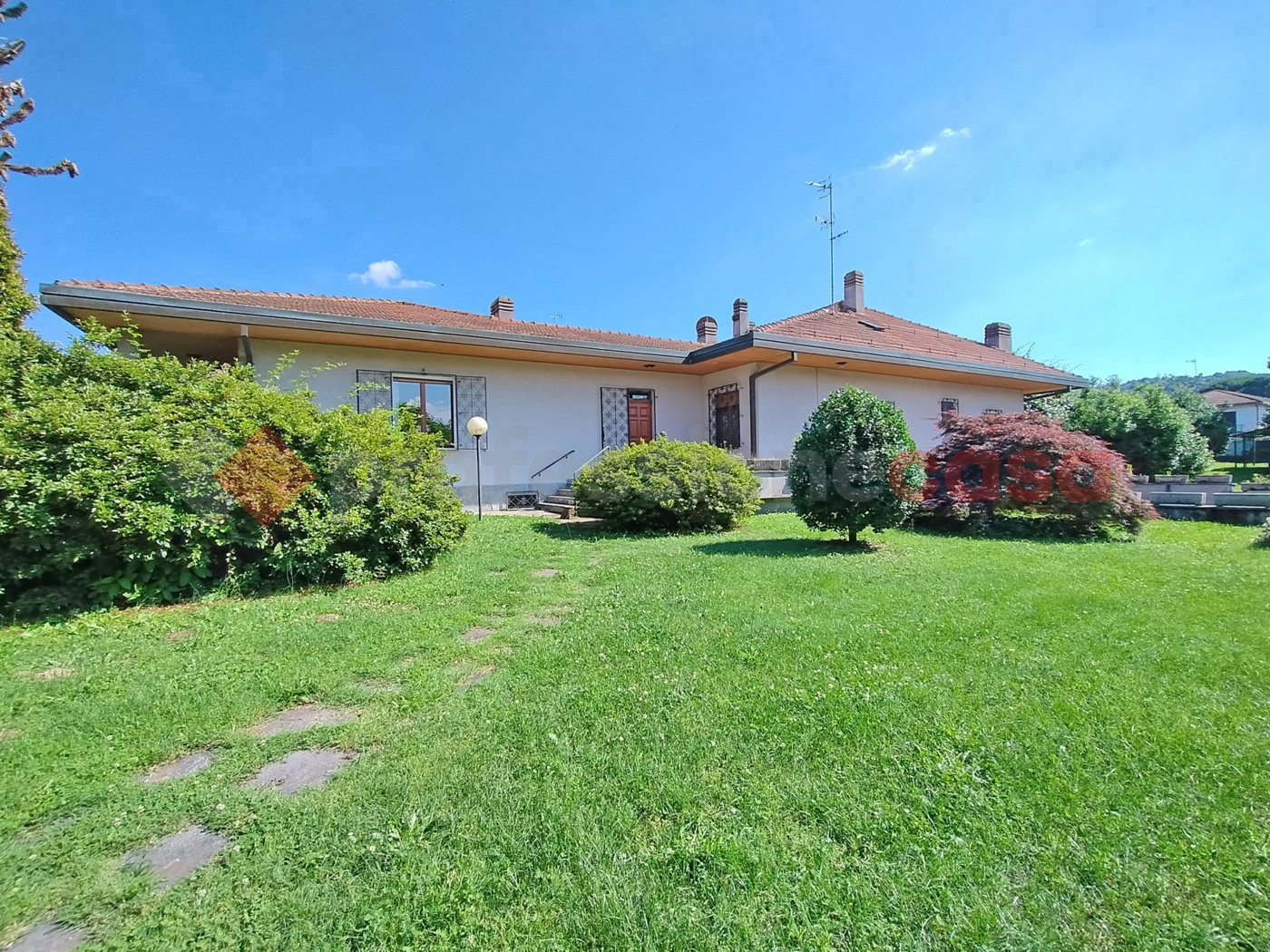 Casa indipendente con giardino a Dormelletto