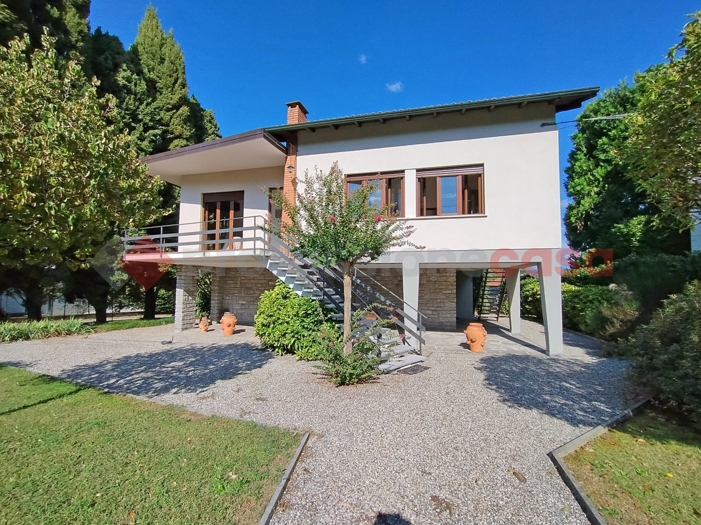 Villa con giardino a Dormelletto