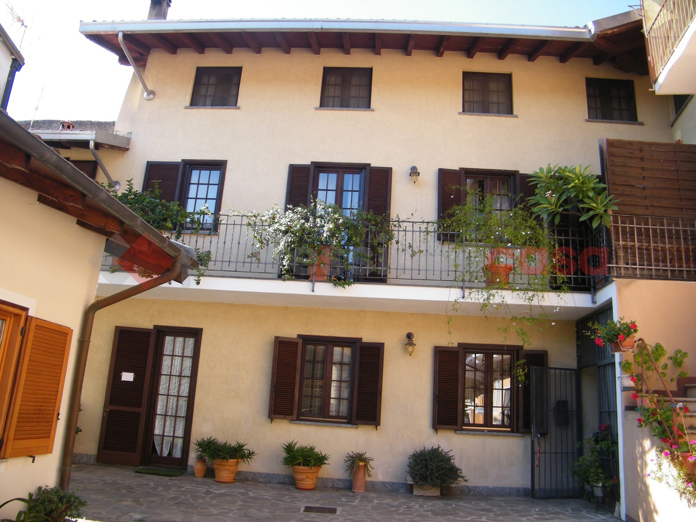 Villa con giardino a Pombia