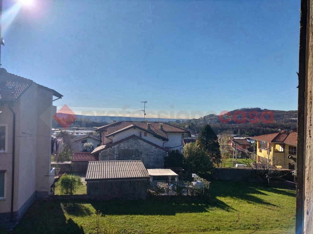 Rustico con giardino a Nebbiuno