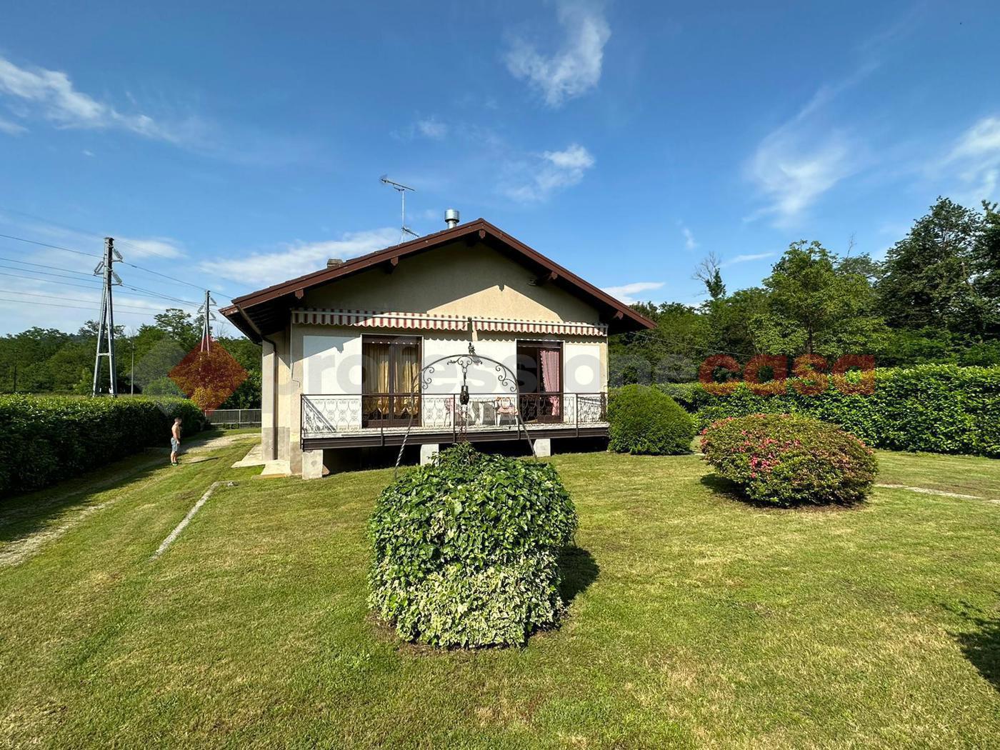 Casa indipendente con giardino a Paruzzaro