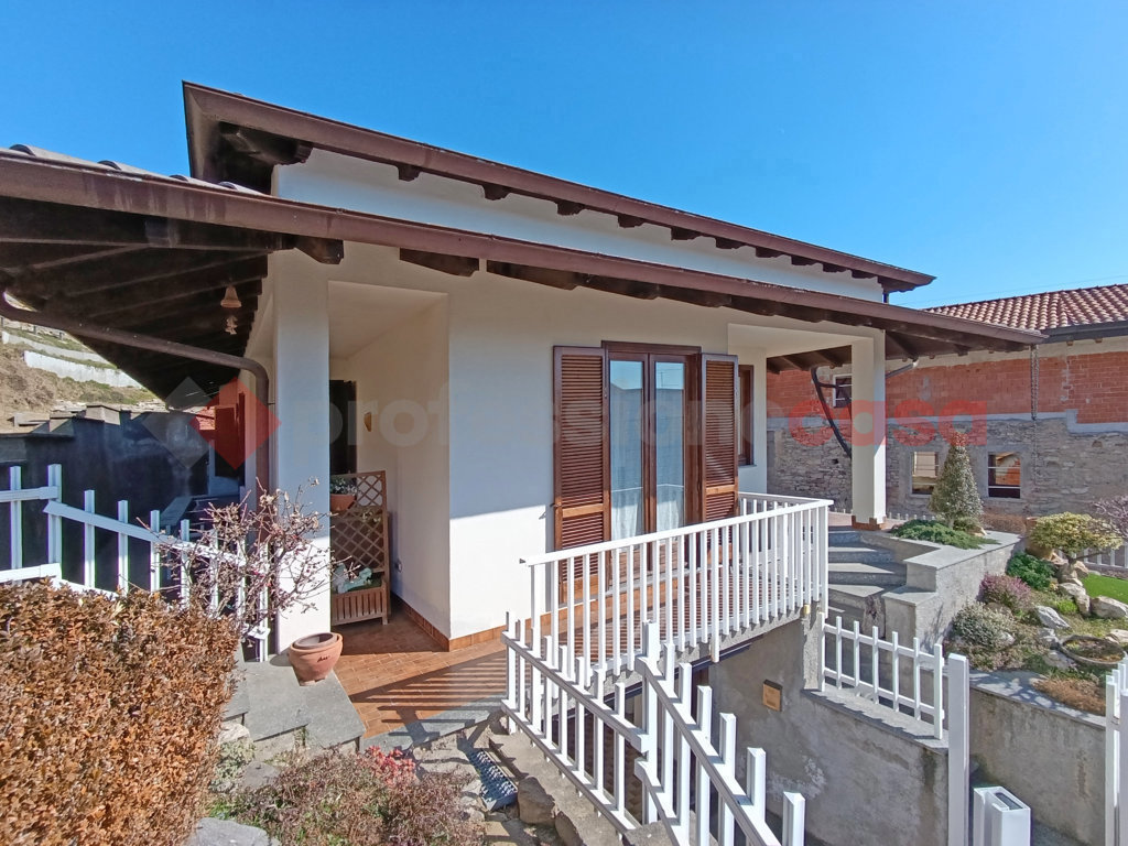 Casa indipendente con giardino a Nebbiuno