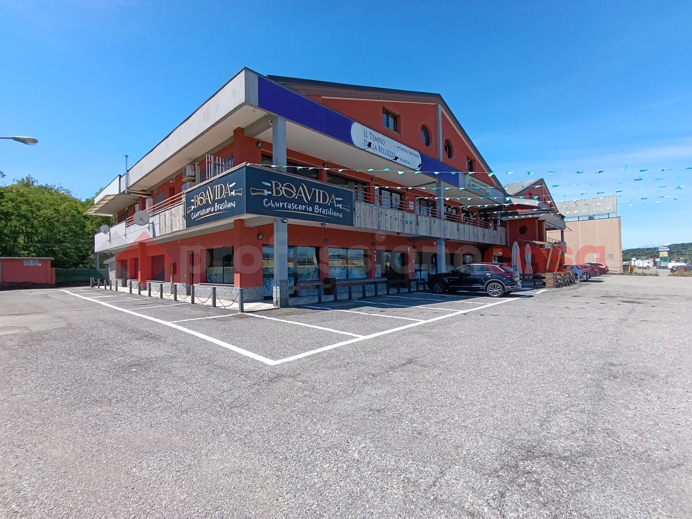 Stabile/Palazzo con box doppio a Castelletto Sopra Ticino