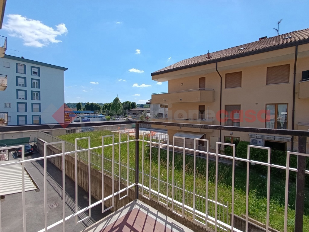 Trilocale con box a Arona