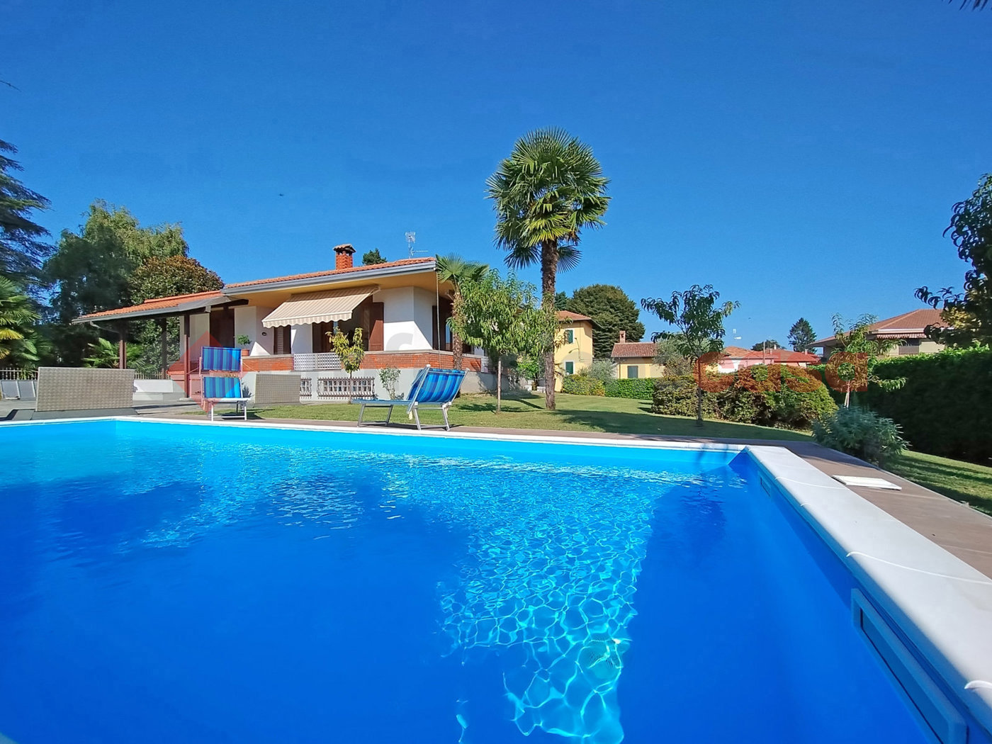 Villa in vendita a Varallo Pombia