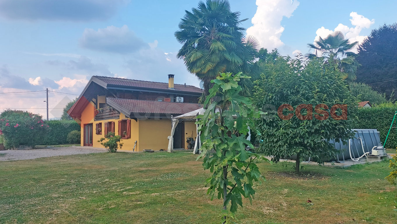 Villa con giardino a Borgomanero