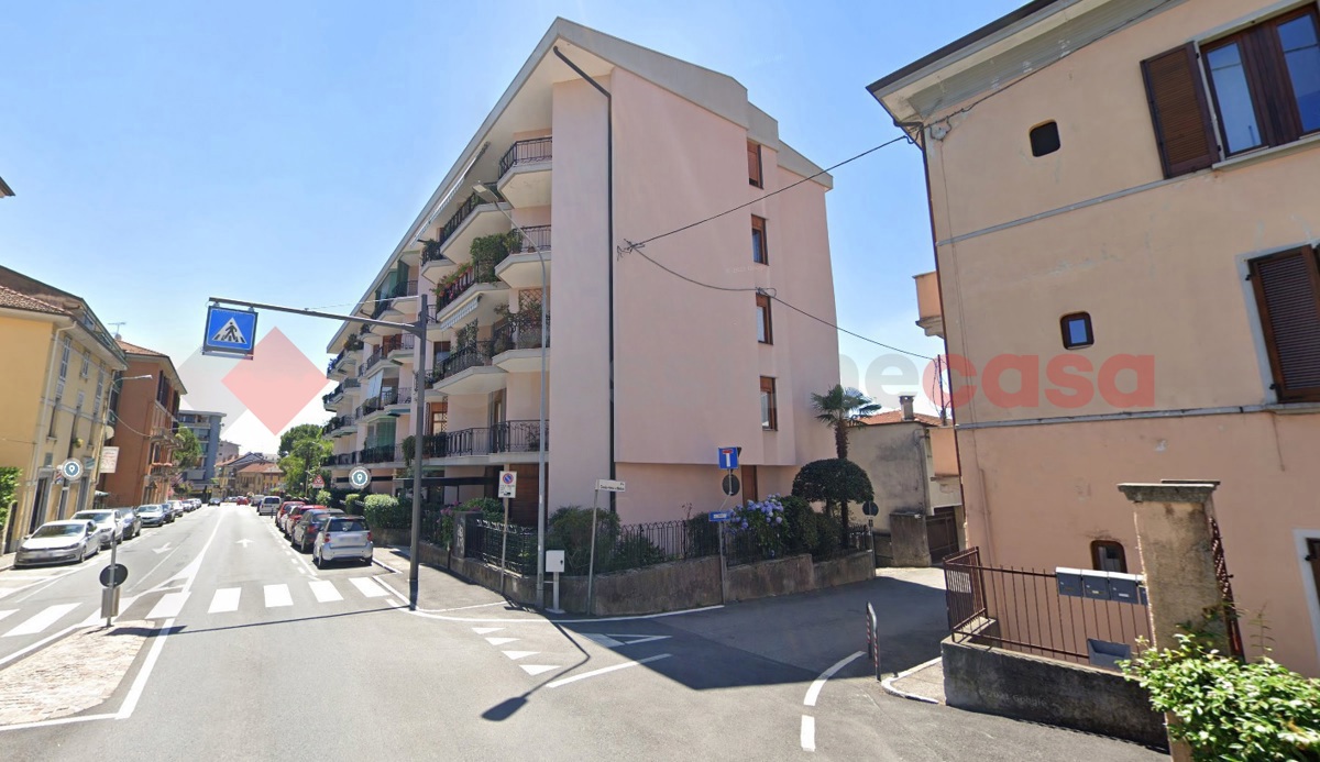 Box/Garage 13mq in affitto a Arona