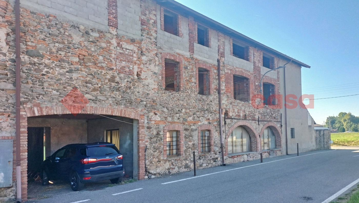 Rustico da ristrutturare a Borgomanero