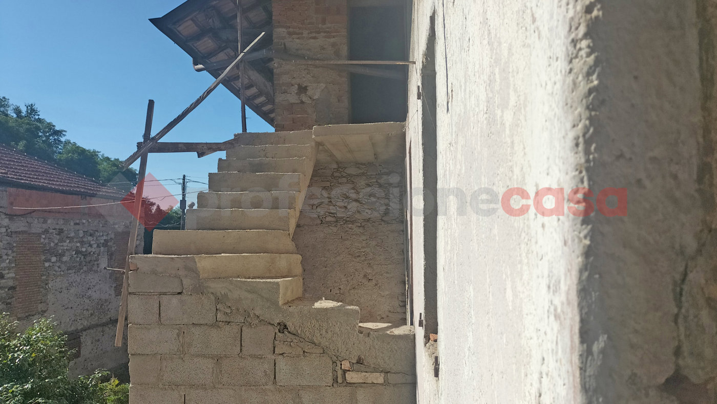 Rustico da ristrutturare a Borgomanero