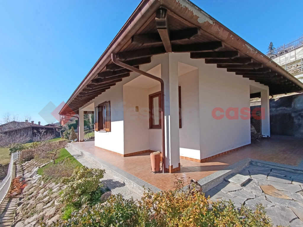 Casa indipendente con giardino a Nebbiuno