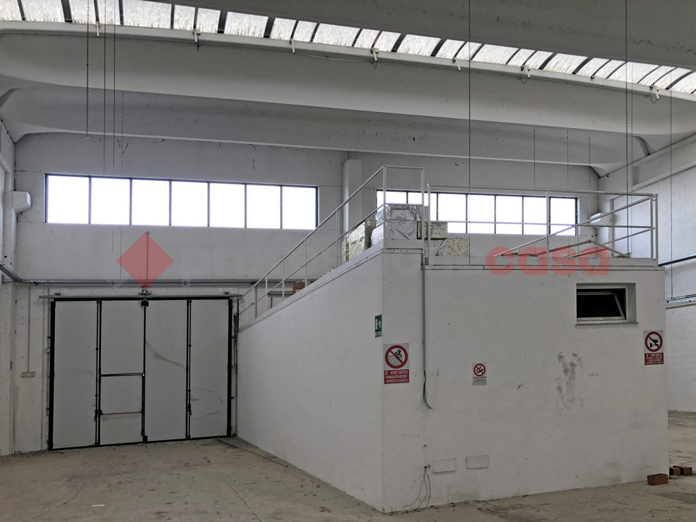 Capannone in vendita a Trecate