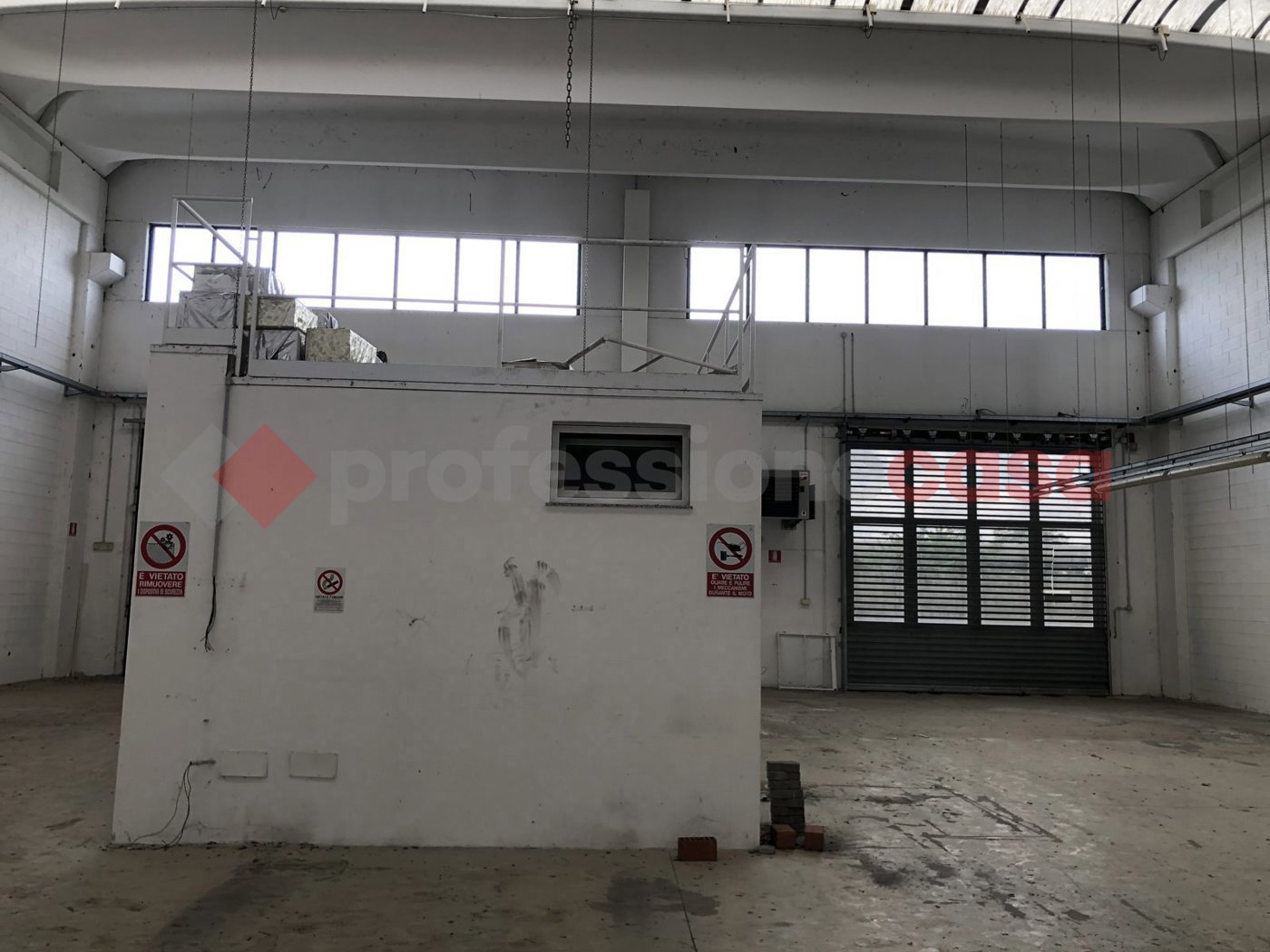 Capannone in vendita a Trecate