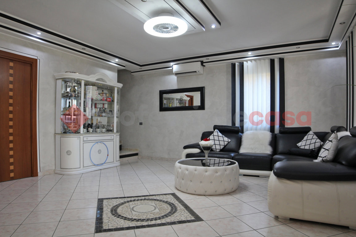 Villa con giardino a Pombia