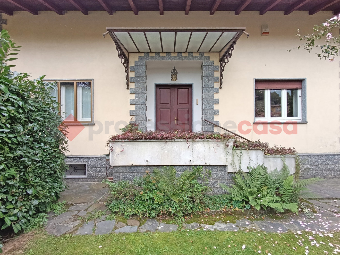 Casa indipendente con giardino a Lesa