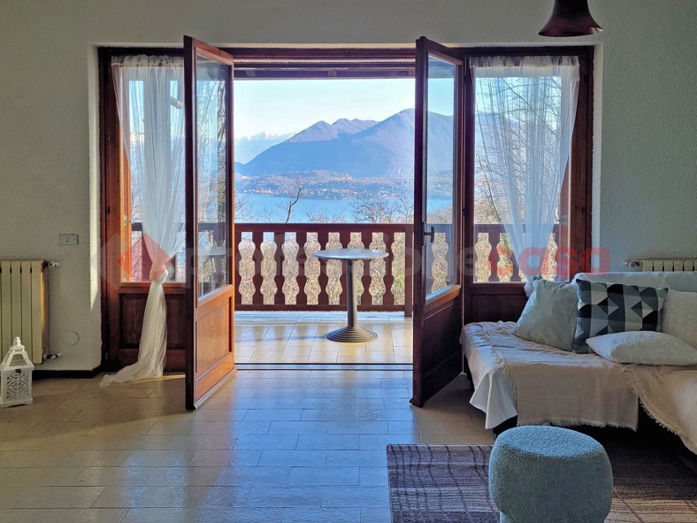 Villa Bifamiliare con giardino a Stresa