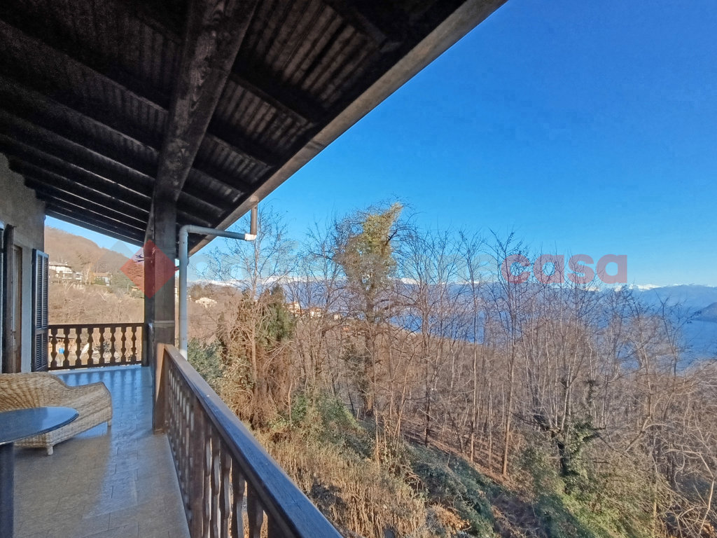 Villa Bifamiliare con giardino a Stresa