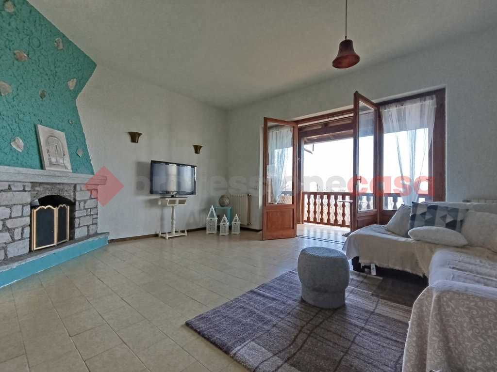 Villa Bifamiliare con giardino a Stresa