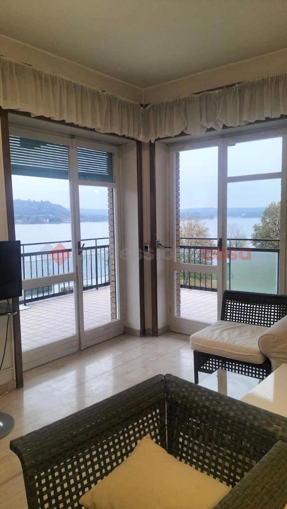 Trilocale arredato in affitto a Dormelletto