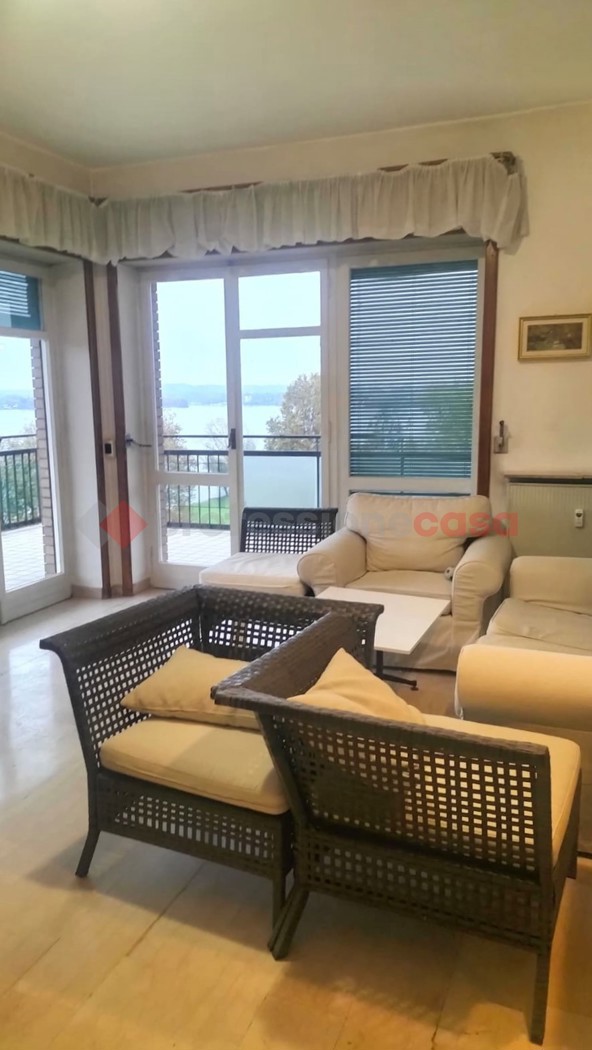 Trilocale arredato in affitto a Dormelletto