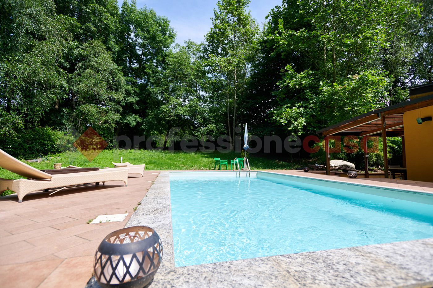 Villa con giardino a Agrate Conturbia