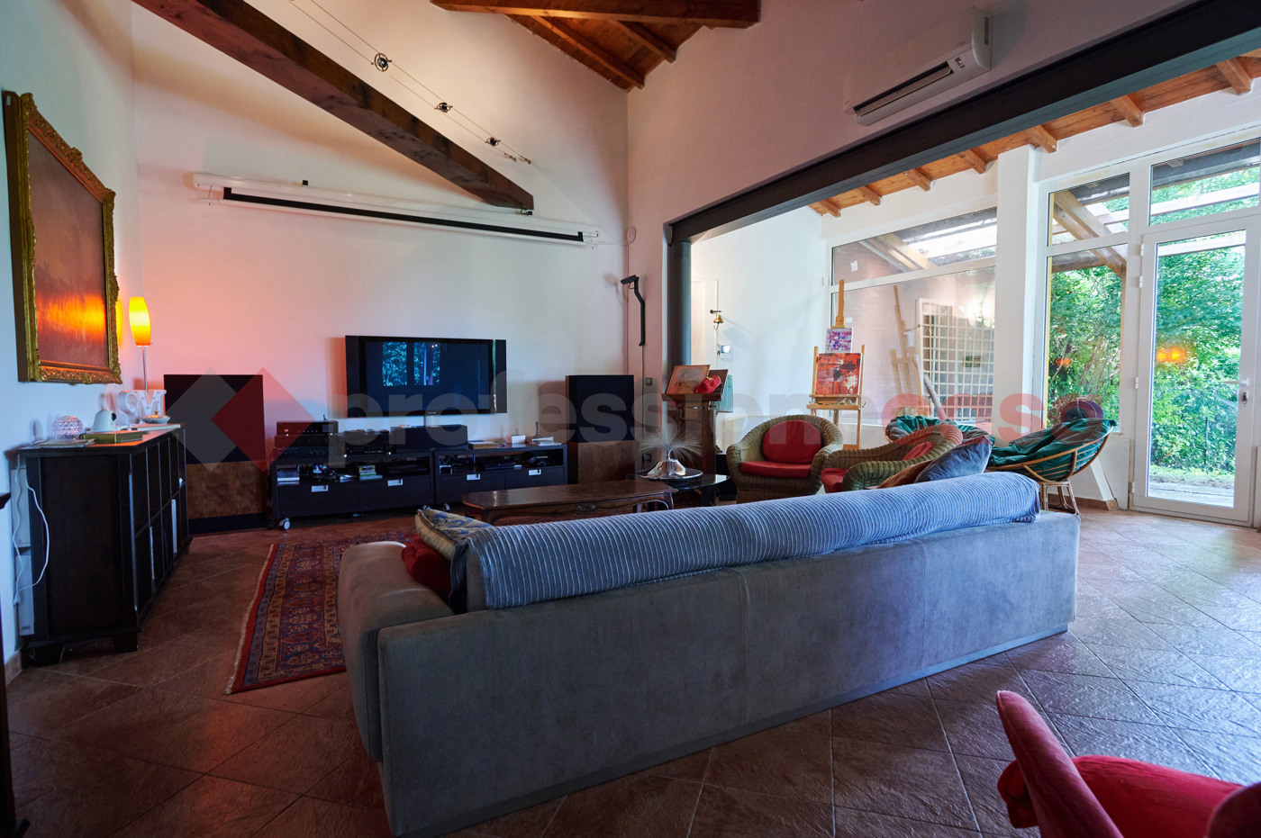 Villa con giardino a Agrate Conturbia