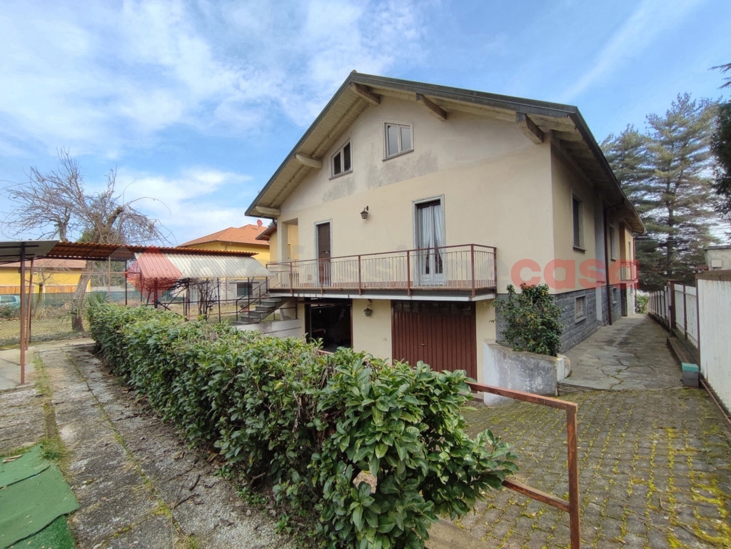 Casa indipendente con giardino a Arona