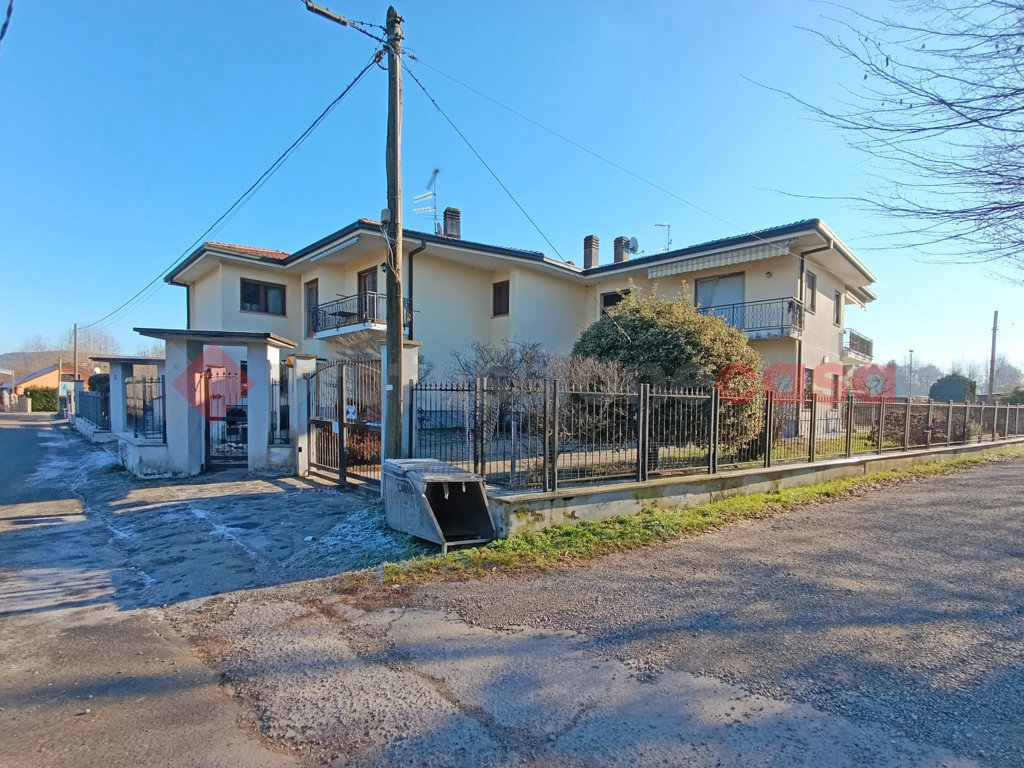 Villa Bifamiliare con giardino a Dormelletto