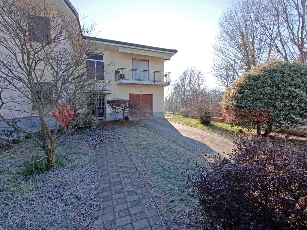 Villa Bifamiliare con giardino a Dormelletto